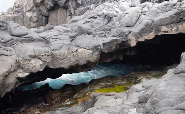 Fallece la bañista rescatada en estado crítico en la cueva de El Tancón