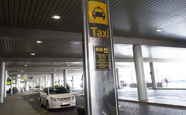 Asprotac amplía la denuncia contra la suspensión del 'transfer' del taxi