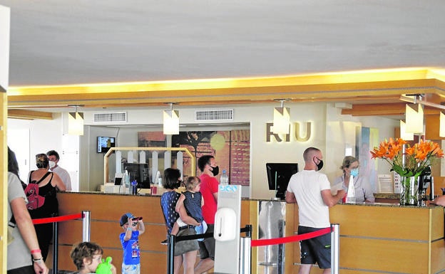 Los complejos turísticos no llegan aún al equivalente a un mes antes de la covid