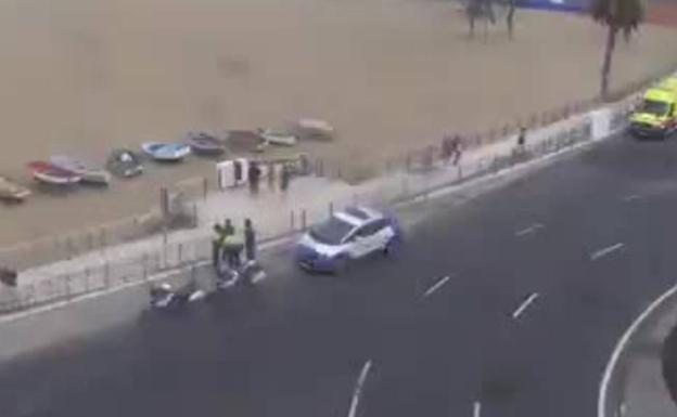 La Policía Local interviene en la playa de Alcaravaneras por un menor borracho