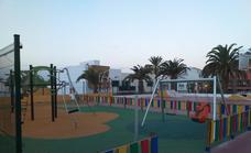 Mejorado el parque infantil en La Lajita
