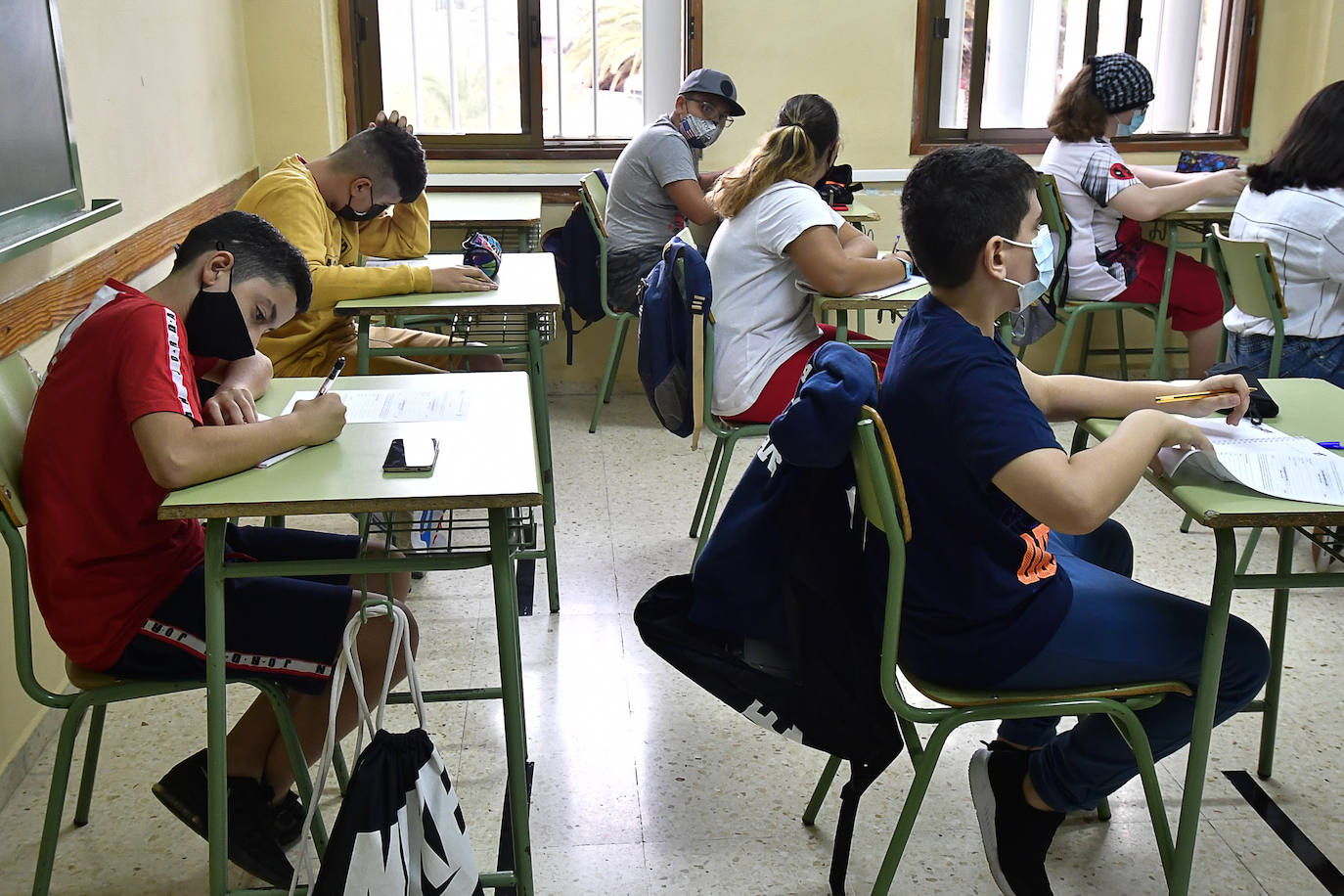 Las claves del curso: burbujas, 30 centímetros menos en secundaria, 1.658 docentes covid y vacunación