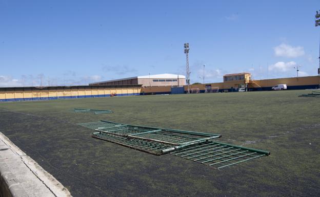 Nuevo césped y videomarcador en un campo que vuelve a soñar