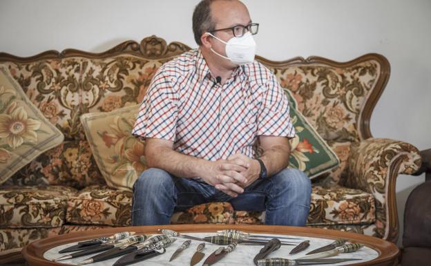 Quintana, una colección de cuchillos canarios conseguida «a pico y pala»