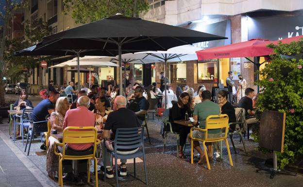 Un brote familiar en Granadilla con 17 contagios, el más numeroso de la semana