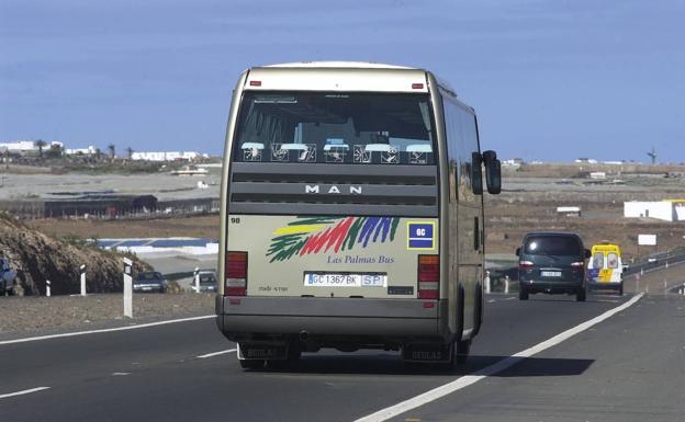 El paro del transporte escolar contra la rebaja de precios sigue este viernes
