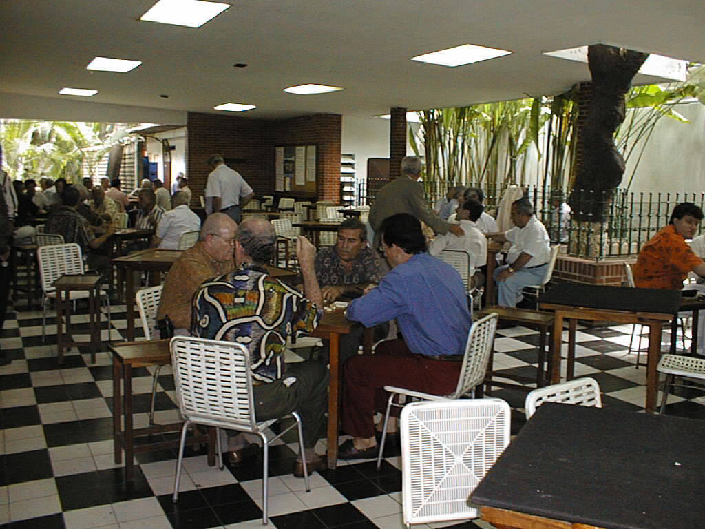 Canarias subirá las ayudas para sus emigrantes en 2022