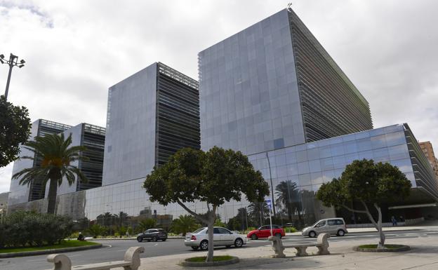 A juicio por estafar 43.255 euros a 22 personas con préstamos y créditos