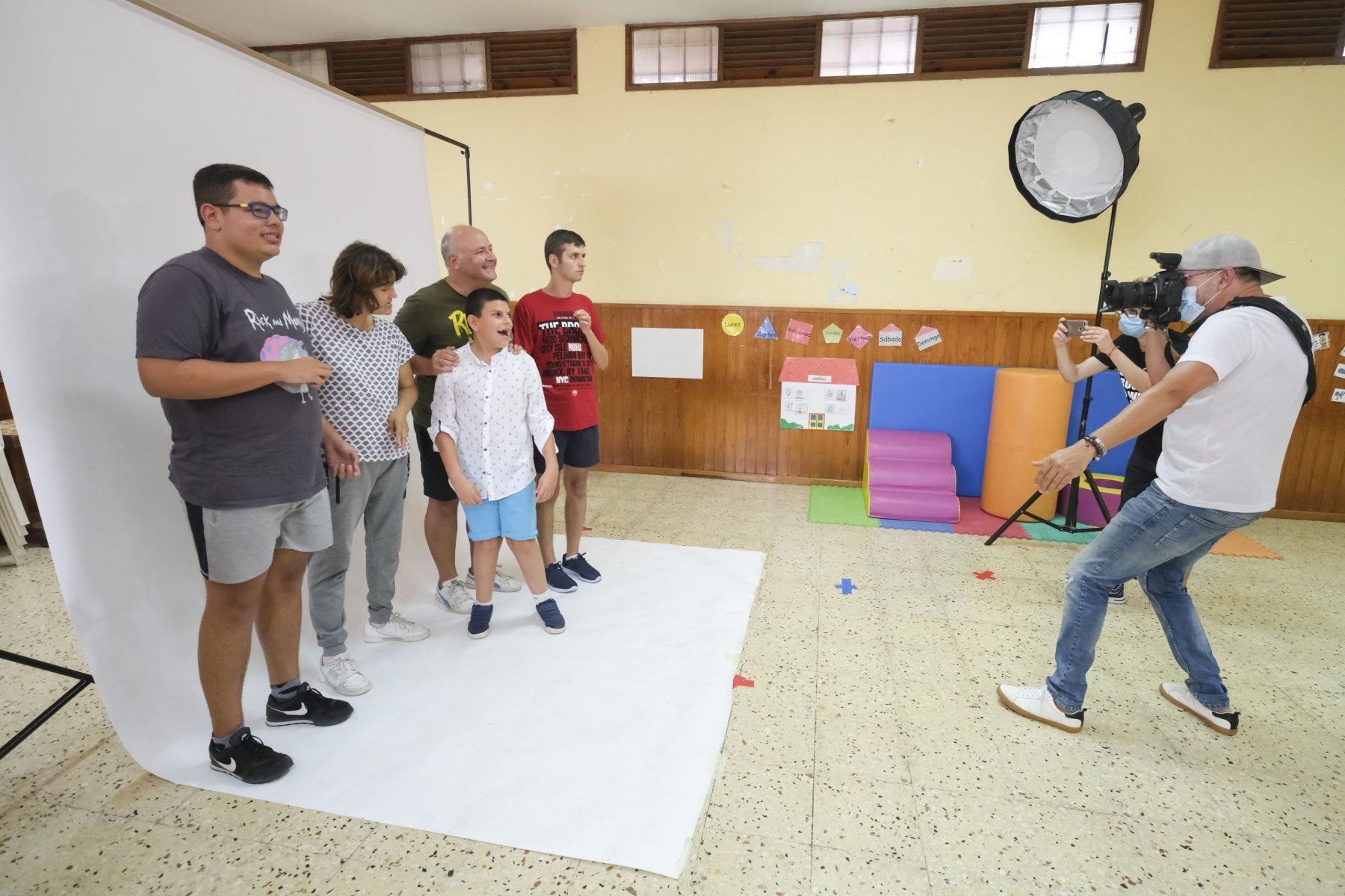 La Asociación Adissur prepara su nuevo calendario benéfico