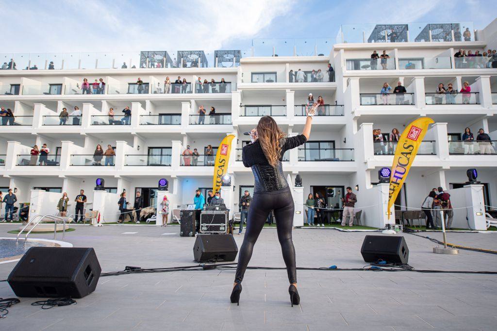 Los grupos Ni 1 pelo de Tonto y Escuela de Calor protagonizan el Teatrotel del Cordial Roca Negra
