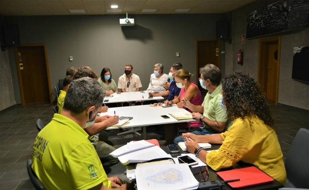 El Cabildo y los ayuntamientos definen las medidas de prevención ante el incremento de los seísmos en Cumbre Vieja