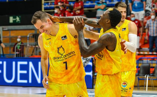 Luces, sombras, prórroga y victoria en el estreno (87-92)