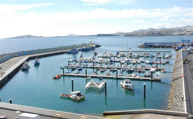 El Cabildo insular desmiente que se vaya a ampliar el dique del muelle de Taliarte