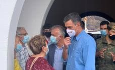Sánchez y Torres visitan a los evacuados por la erupción y la zona afectada