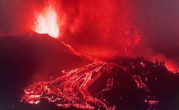 El volcán expulsa casi 22.000 toneladas de dióxido de azufre en las primeras horas