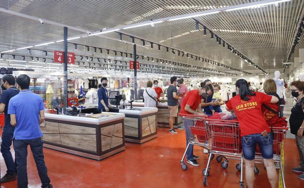 Abre la tienda china más grande de Canarias