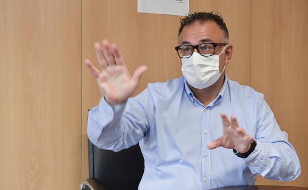 «No podemos tener a personal sin vacunar en UCI o paritorios»