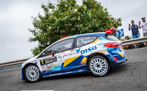 Enrique Cruz y Yeray Mujica ponen la directa y vencen en Teror