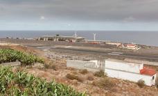 El aeropuerto de La Palma está inoperativo por acumulación de cenizas