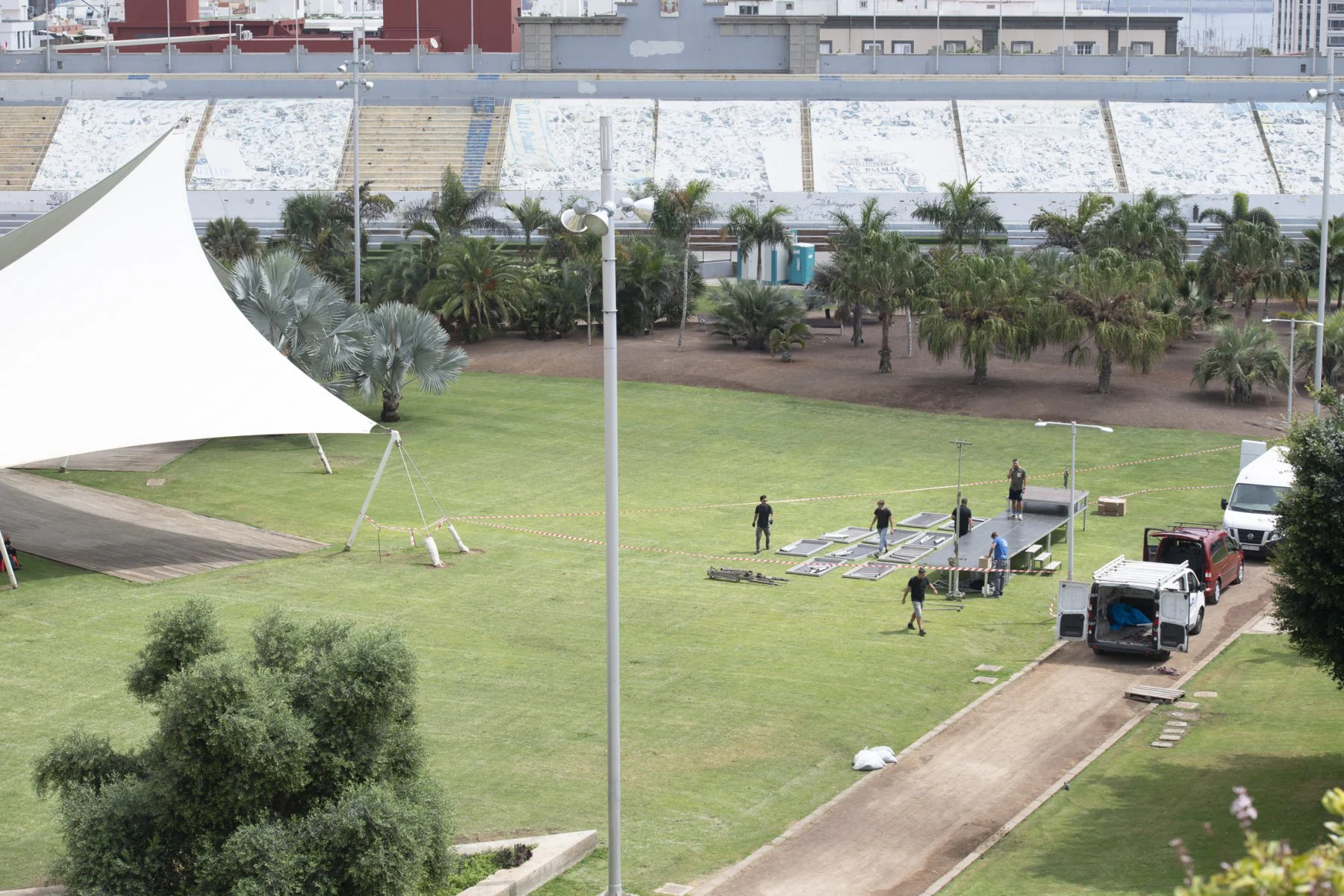 Preparativos en el parque del Estadio Insular. / JUAN CARLOS ALONSO