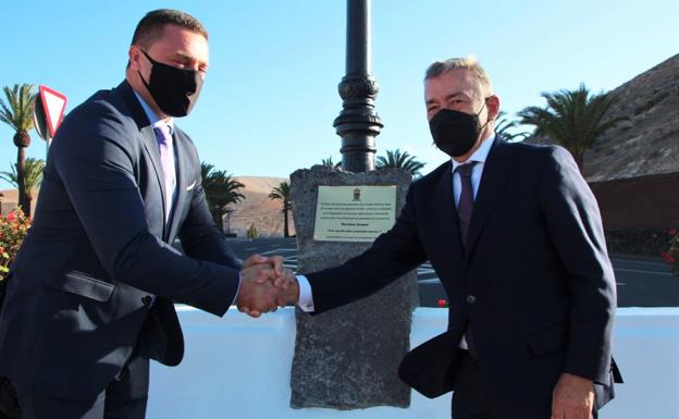 Yaiza homenajea a Naviera Armas por cumplir 80 años