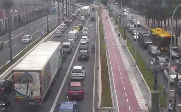 Herido un motorista en una colisión en la Avenida Marítima