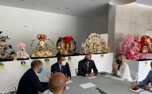 Hidalgo garantiza la celebración de las galas del carnaval y no cierra la puerta a los actos de calle