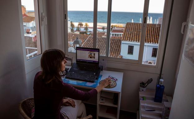 A nivel nacional, el número de teletrabajadores se ha reducido en un 18%;  En Canarias, sin embargo, aumentó un 4% en el segundo trimestre.  / C7
