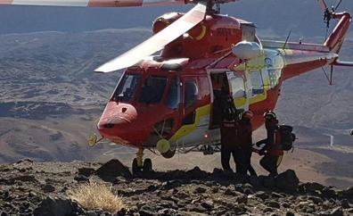 El helicóptero del GES rescata a un senderista en el Teide