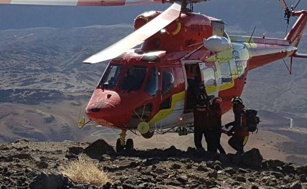 El helicóptero del GES rescata a un senderista en el Teide