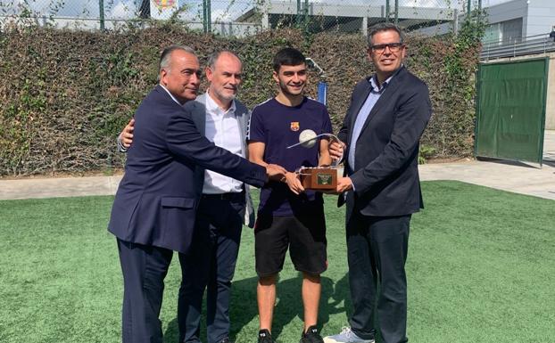 Pedri recibe el premio CANARIAS7-Germán Dévora