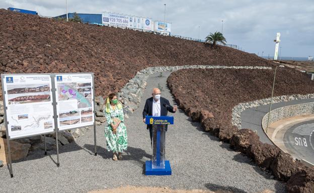 Carteles junto a la carretera
