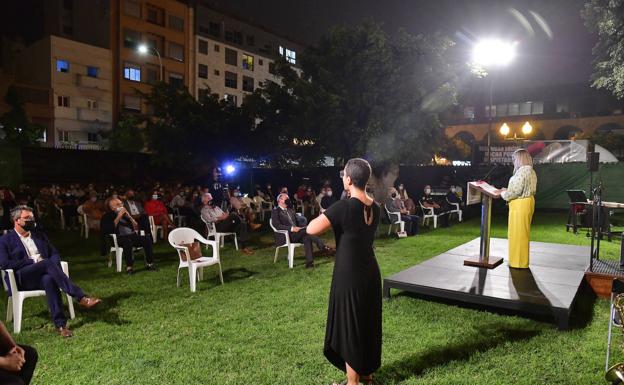 La Isleta se engalana para celebrar una Naval que recupera su procesión