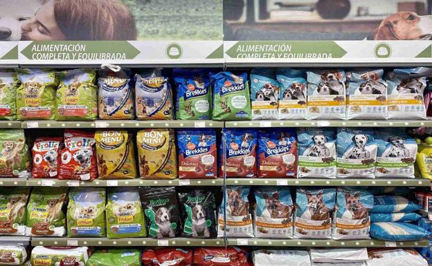 Fundación DinoSol lleva donados más de 17.000 kilos de comida para las protectoras de animales