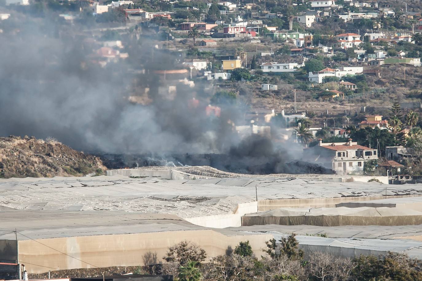 Permiten la vuelta a las viviendas que estén a más de 1.500 metros de la colada para recoger enseres
