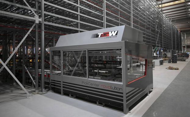 HiperDino comienza la instalación del robot 'Rovolution' en su centro logístico de Telde