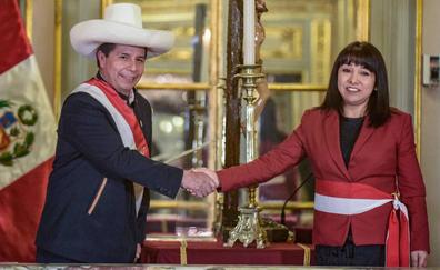 Castillo conforma en Perú un Gobierno más moderado