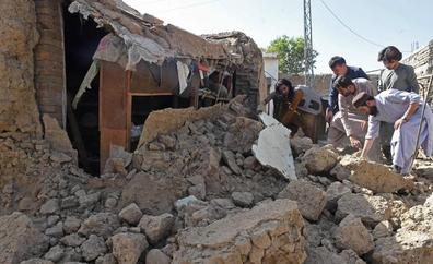Un terremoto causa una veintena de muertos en Pakistán