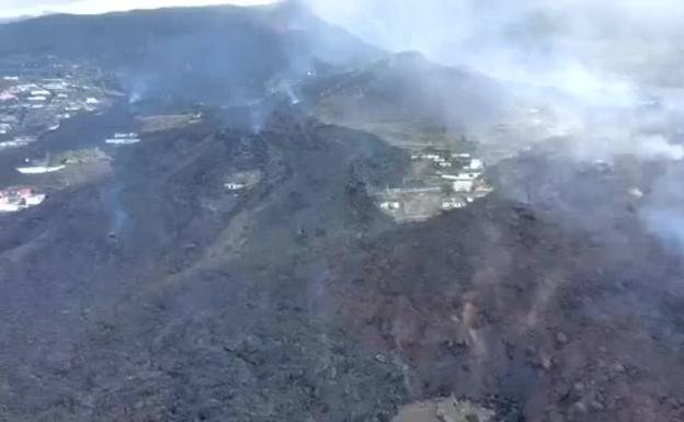 La nueva colada de lava, de hasta 1.240ºC, destruye lo que quedaba en Todoque