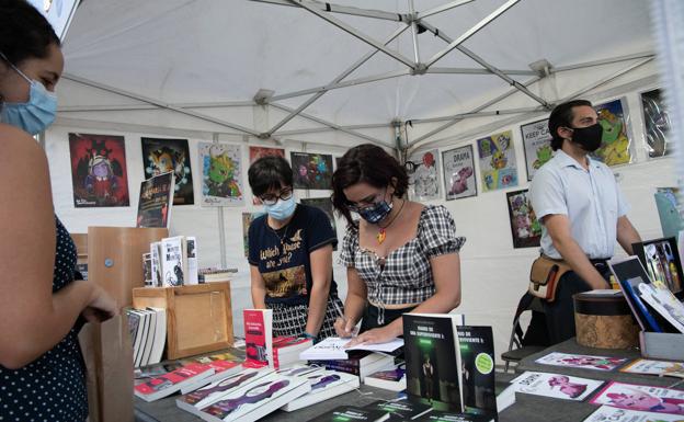 La Feria del Libro se despide hoy con una treintena de autores y escritoras
