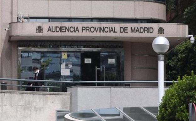 Tres meses de cárcel y multa de 100 euros por insultar a una pareja al grito de «lesbianas de mierda»