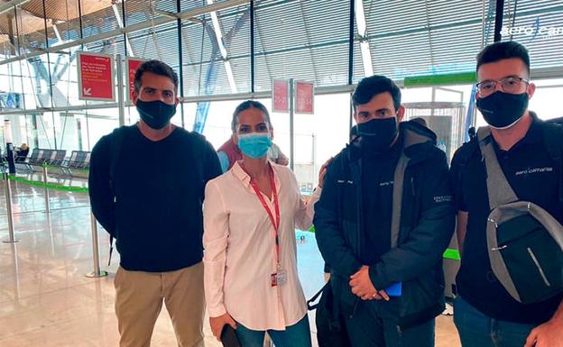 Aterriza en Canarias el equipo de drones que intentará rescatar a los perros de la lava