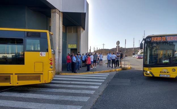 La ruptura de la paz social en Guaguas afecta al servicio habitual de una treintena de líneas