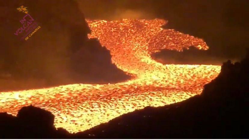 Vídeo: Río de lava a su paso por Tacande