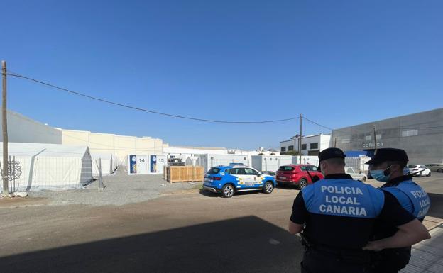 Arrecife anuncia medidas contra el campamento para inmigrantes en Naos