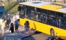 Detienen al chófer de Guaguas Municipales que atropelló a un motorista tras una discusión