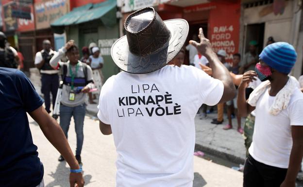 «Las pandillas en Haití surgen de bandas que los políticos arman para ganar elecciones»