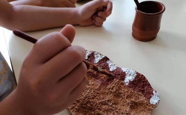 La Cueva Pintada pone en marcha un nuevo taller familiar