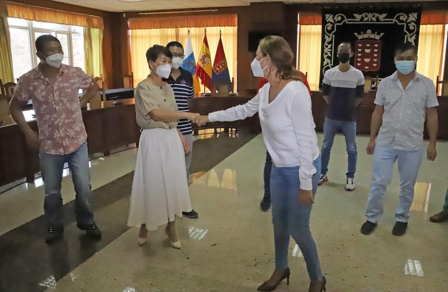 La comunidad china ayuda a La Palma