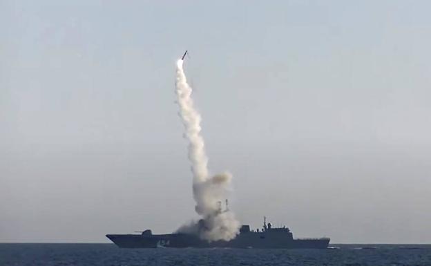 Una fragata rusa realiza disparos de misiles en el mar Negro